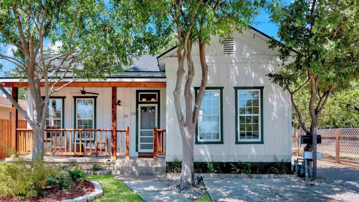 Central East Austin House | Peaceful Austin Cottage l Private Yard l Centrally Located
