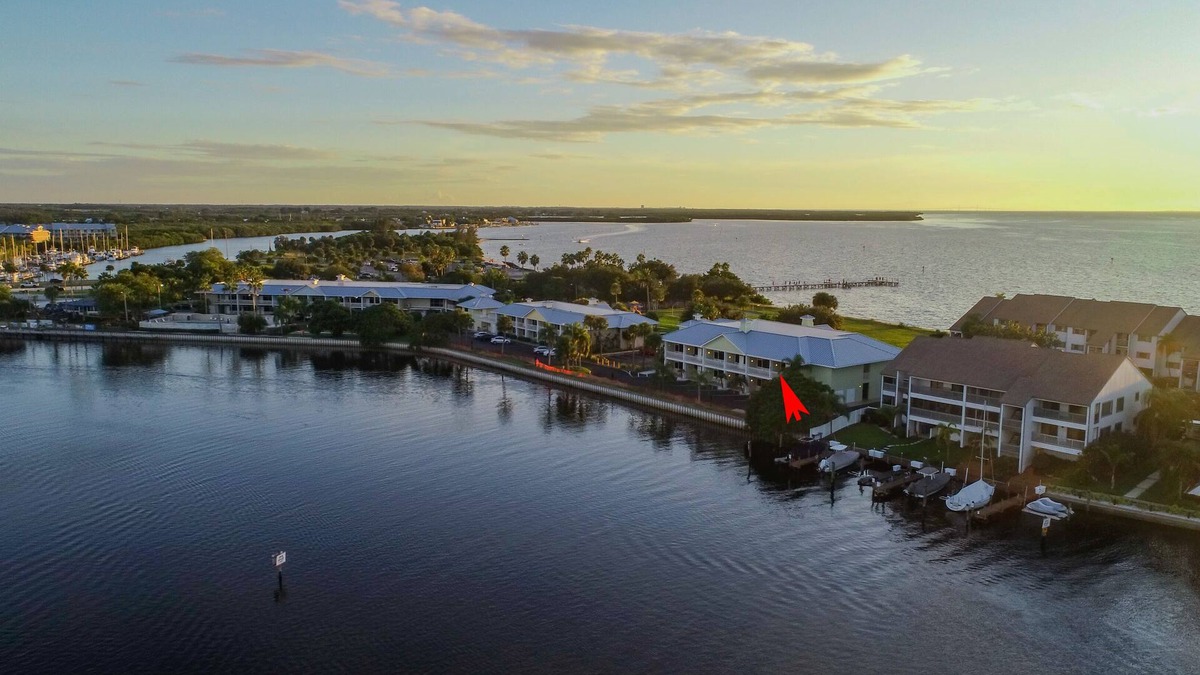 Ruskin Condo | Peaceful Beach Getaway~ GORGEOUS 2nd Floor WATER VIEW ~ END UNIT~ NEWLY UPDATED