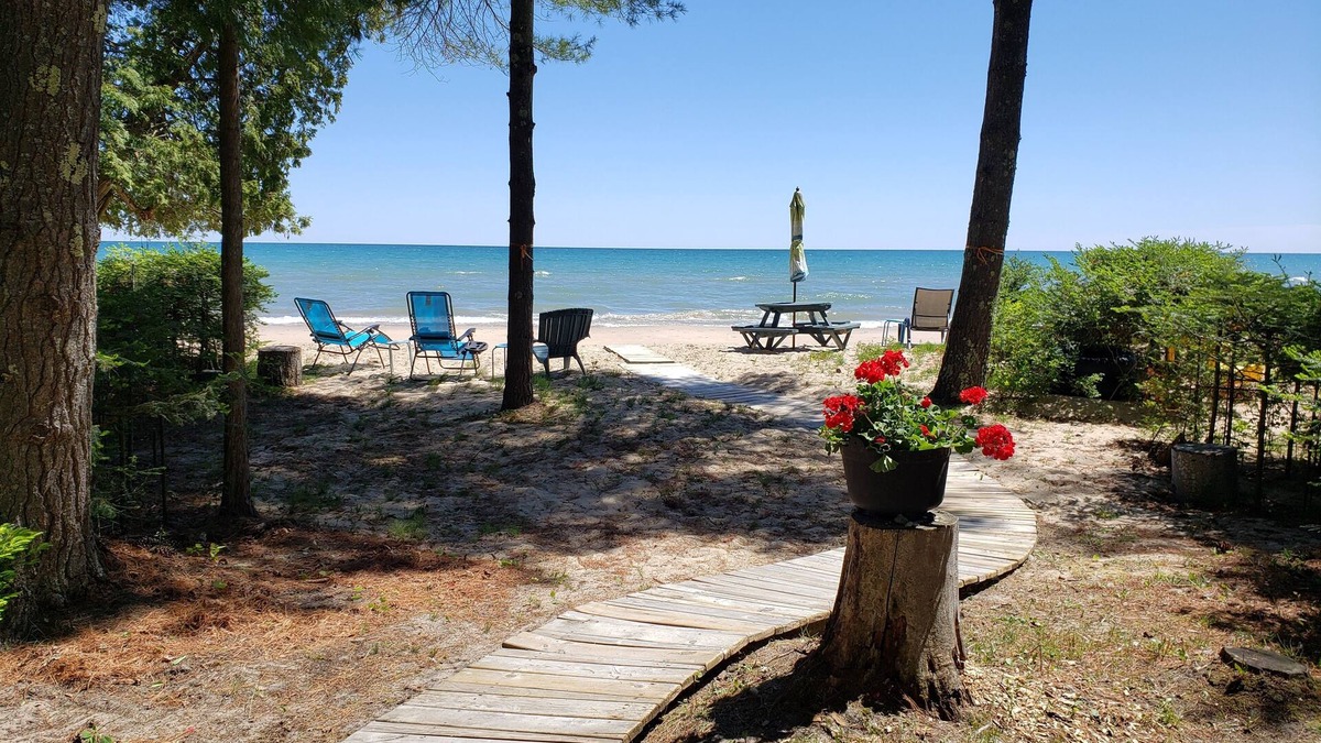 Harrisville House | Peaceful Beach Retreat