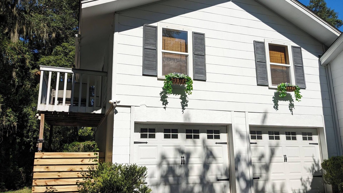 Mossy Oaks Cottage | Peaceful Beaufort guest house, perfect for couples or families