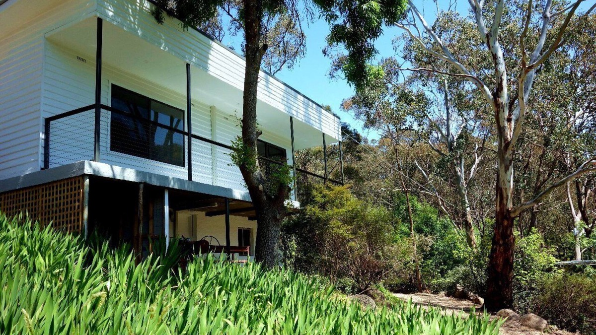 St Andrews House | Peaceful Bush Retreat in renovated lodge