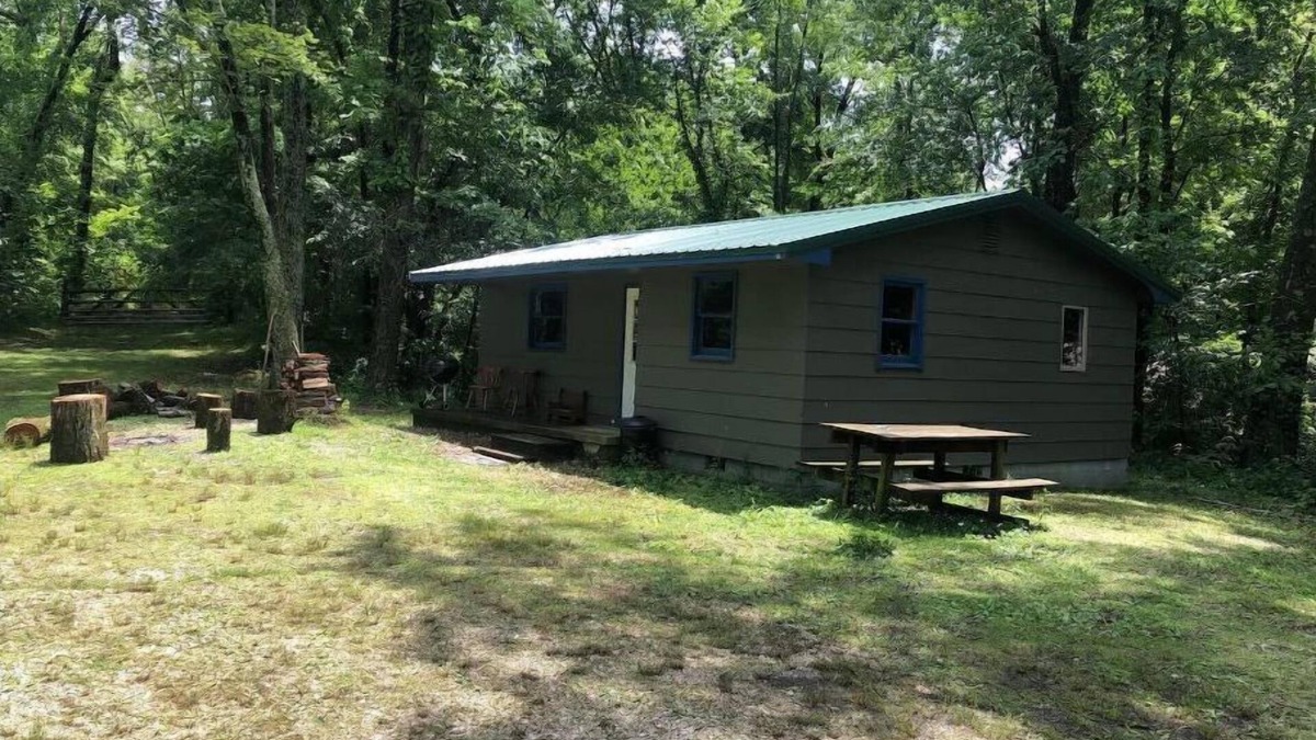 Westphalia Cabin | Peaceful Cabin By The Lake