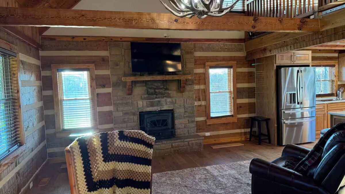 Lancaster Cabin | Peaceful Cabin in the Woods
