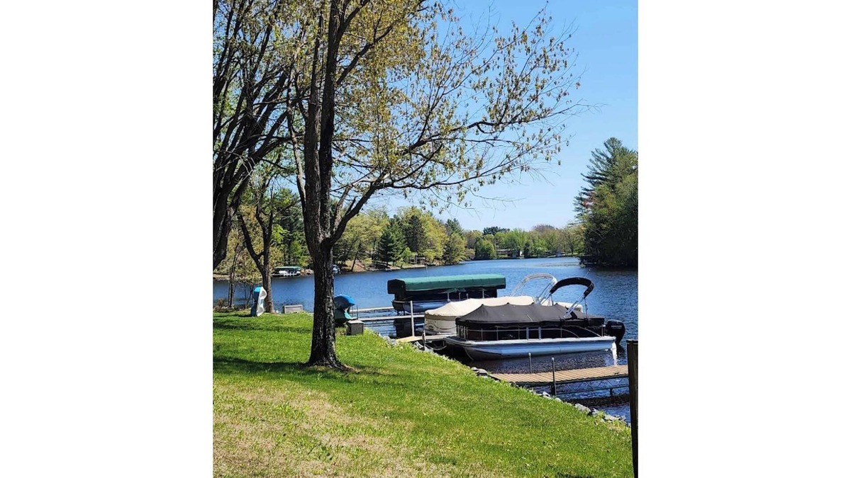 Holcombe Cabin | Peaceful Cabin on Lake Holcombe - Sleeps 4-6 Quiet no wake. Private fishing dock