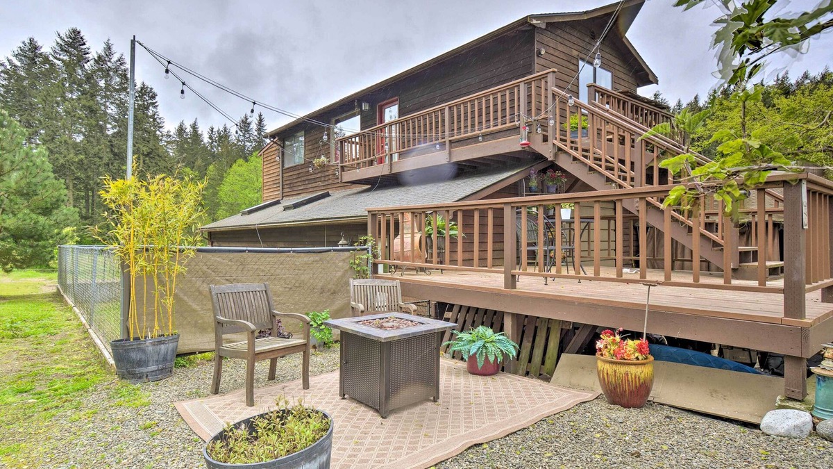 Adelma Beach Cabin | Peaceful Cabin on Horse Farm, 5 Mi to Town!
