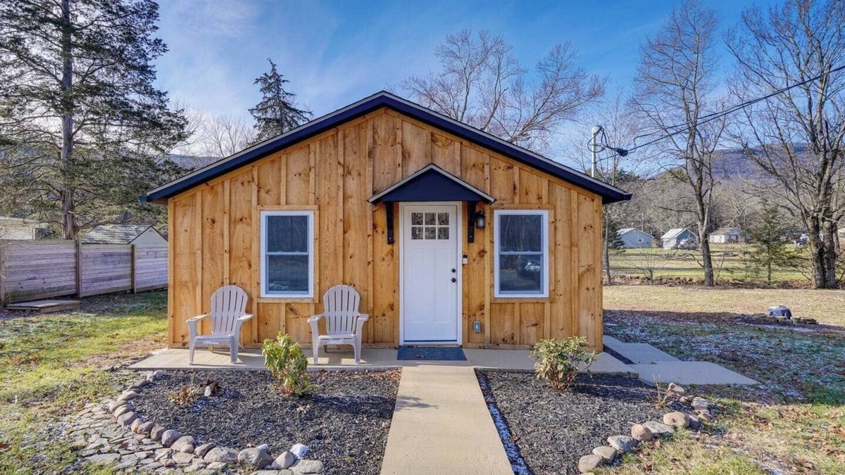 West Saugerties House | Peaceful Cabin w/Fire Pit & Creek Access