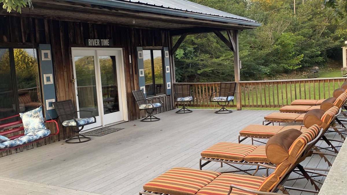 Waverly Cabin | Peaceful cabin with a lovely view of the TN river-the PERFECT weekend getaway!