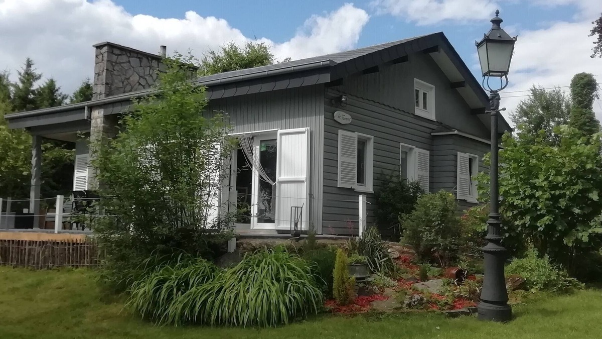 Transinne Ski Chalet | Peaceful Chalet in Transinne with Patio