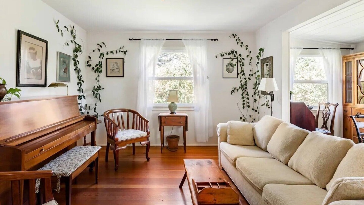 Graton House | Peaceful, charming, cottage in wine country. Beautiful yard!