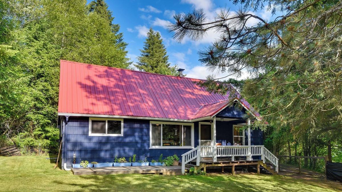 Kelso - Longview House | Peaceful + Chic Oasis: Fire Pit, Grill, Yard