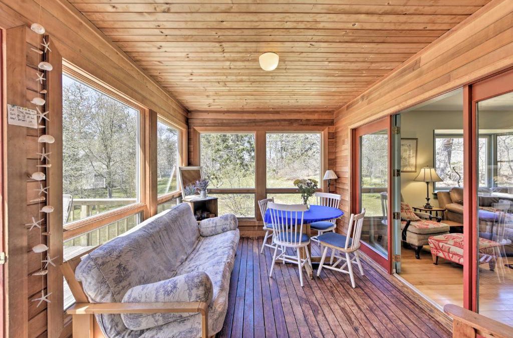 Menemsha House | Peaceful Chilmark Farmhouse by Menemsha Beach