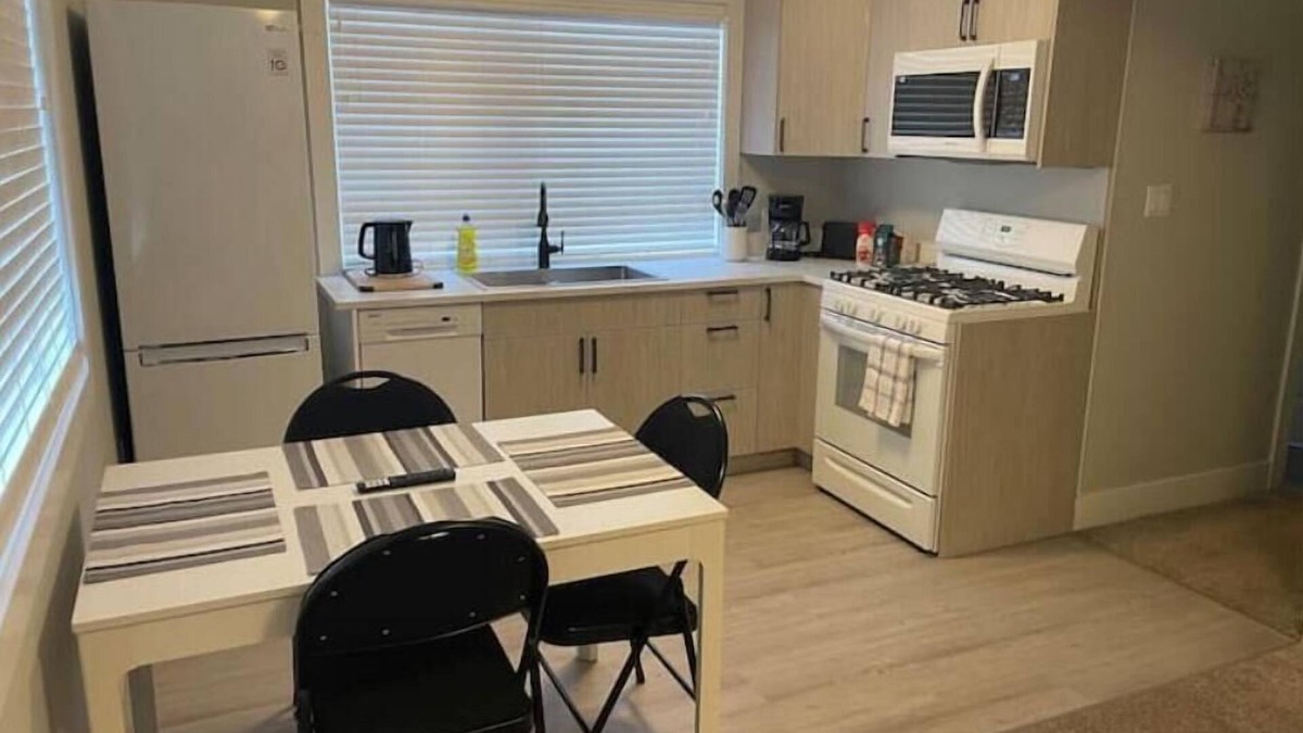 Castlegar House | Peaceful & close to skiing/lakes