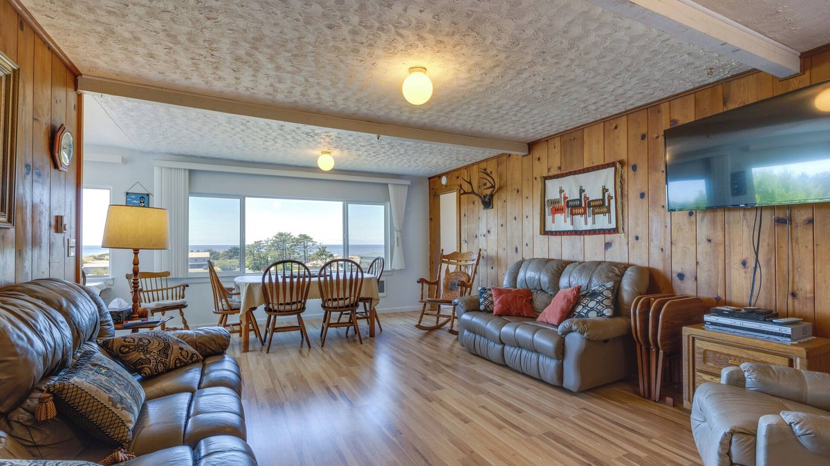 Cloverdale House | Peaceful Cloverdale Home - Walk to Winema Beach