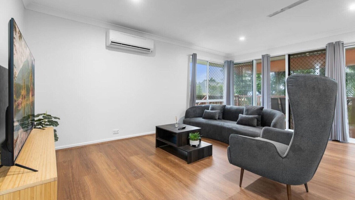 Sunnybank Hills House | Peaceful & Convenient | 4BR Family Modern Retreat