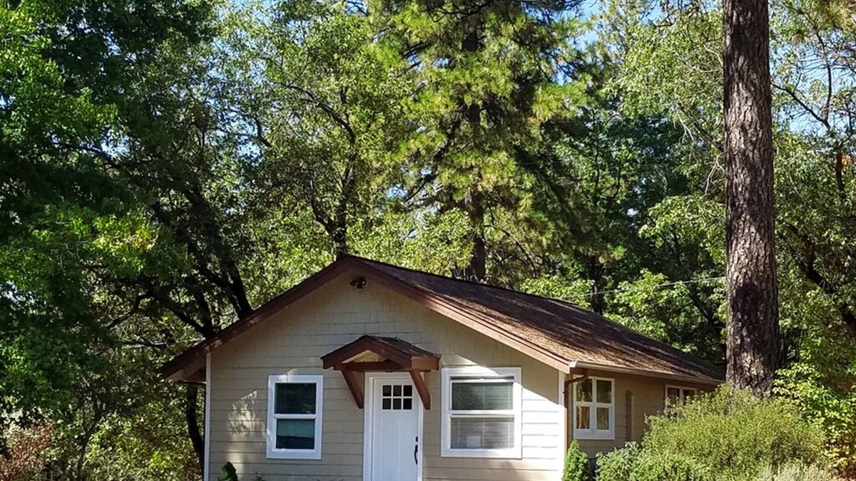 Colfax House | Peaceful Cottage Between Lake Tahoe & Sacramento