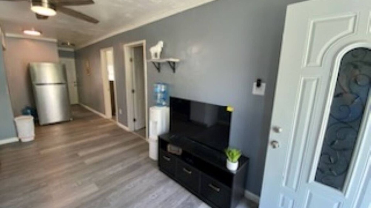 Hugo House | Peaceful Cottage home just 6 minutes from Choctaw Casino