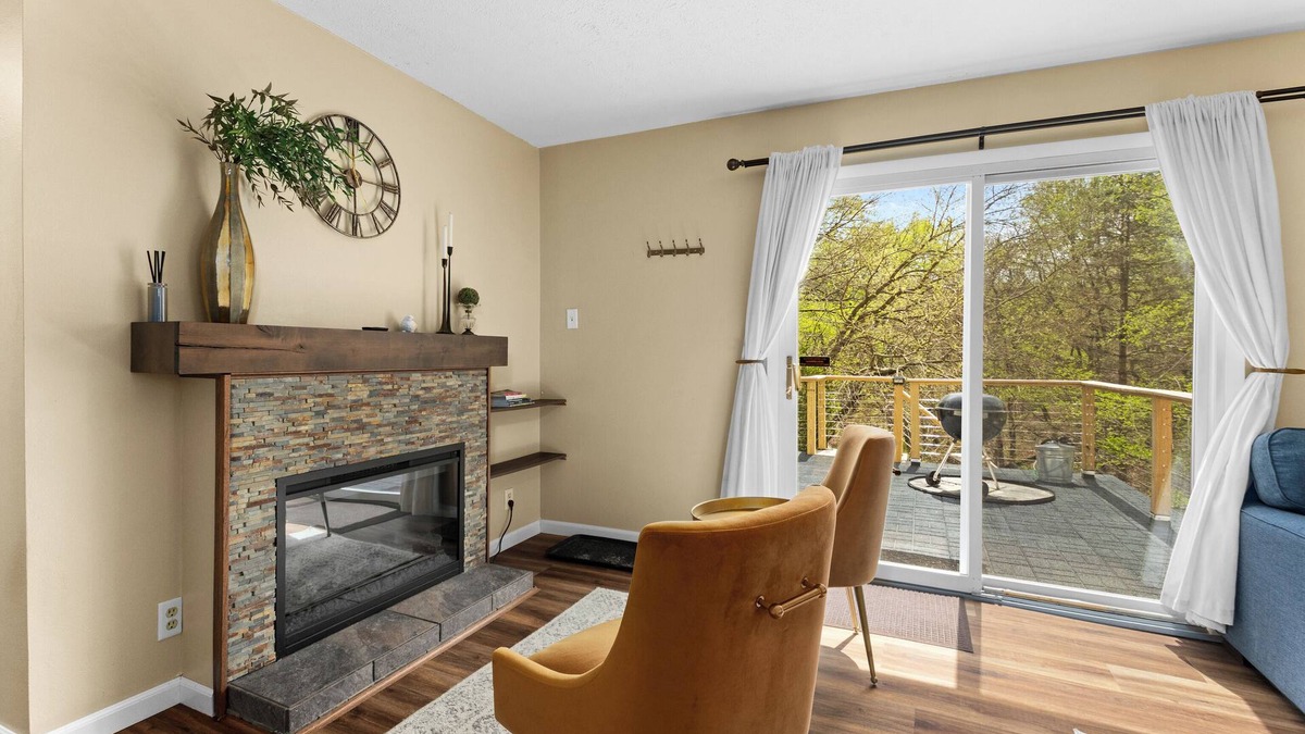 Orange Prairie Cottage | Peaceful Cottage in the Woods w/City Convenience