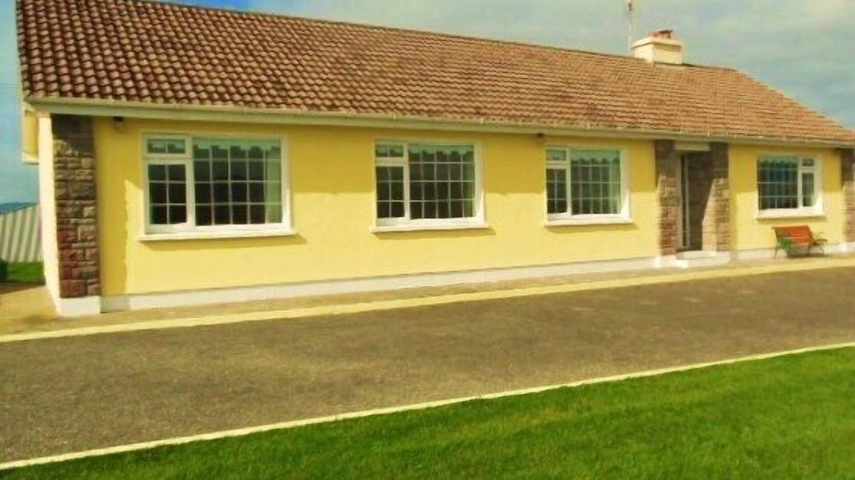 Caragh Cottage | Peaceful cottage off the Ring of Kerry on the Wild Atlantic Way with free Wi-Fi