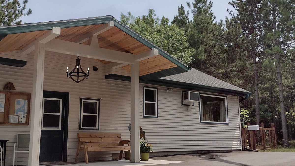 Two Rivers Cottage | Peaceful Cottage on Lake Michigan