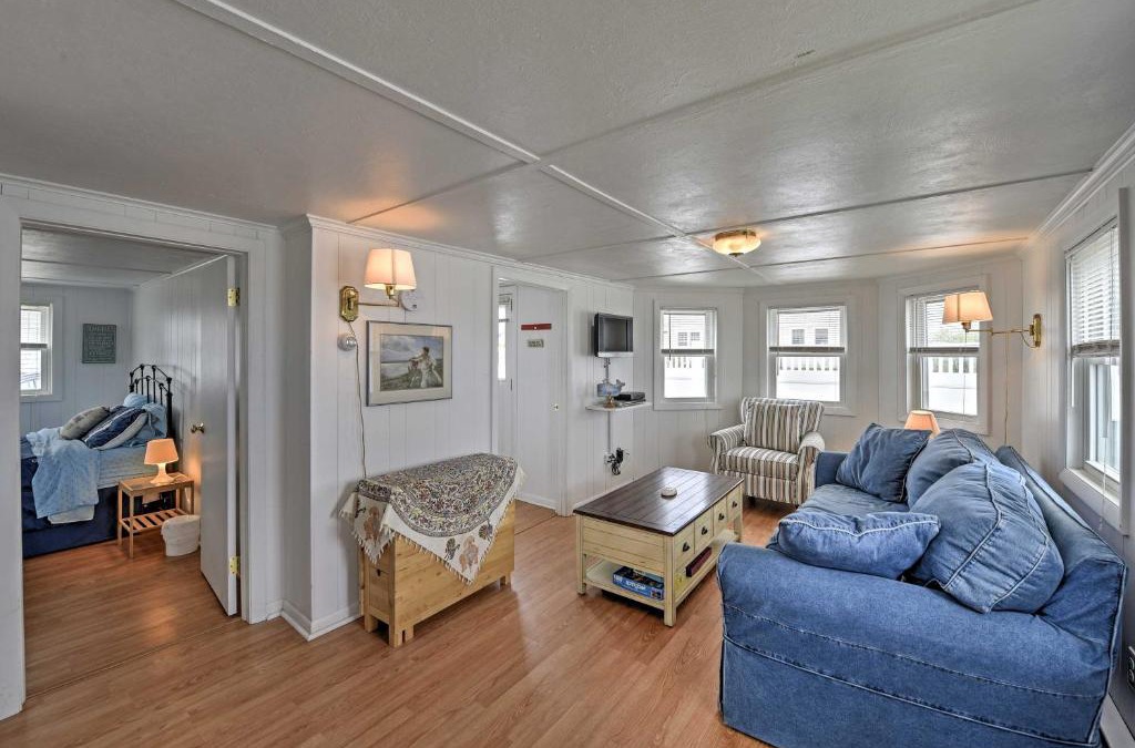 Matunuck House | Peaceful Cottage - Steps to Matunuck Beach