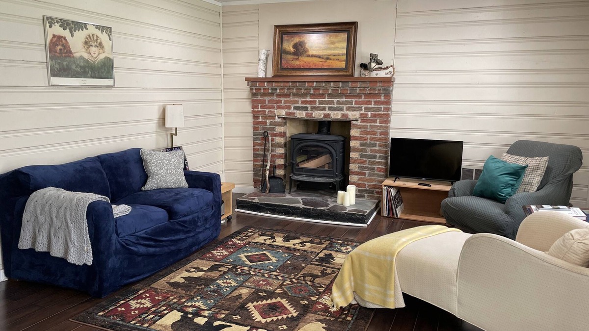 Chichester House | Peaceful Cottage with Mountain Views