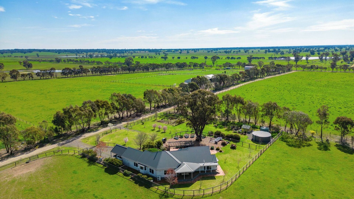 Dhurringile Other | Peaceful Country GetawaynFamily friendly, fishing, rail trails & prospecting