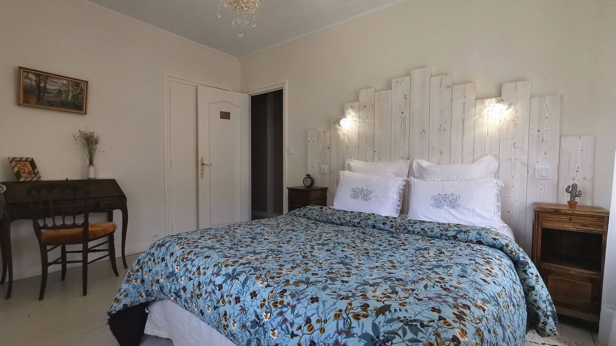 Sembadel Bed & Breakfast | Peaceful country house with terrace and pets allowed
