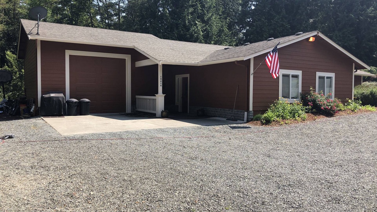 Stanwood House | Peaceful Country Living, Spacious, Walking paths, Romantic and Family friendly