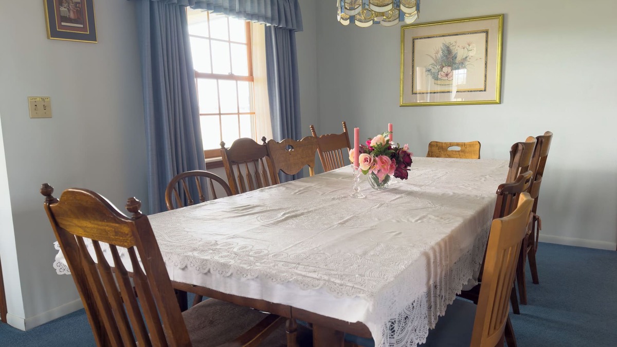Jasper House | Peaceful Country Retreat just 20 minutes from Sylvania, surrounded by farms.