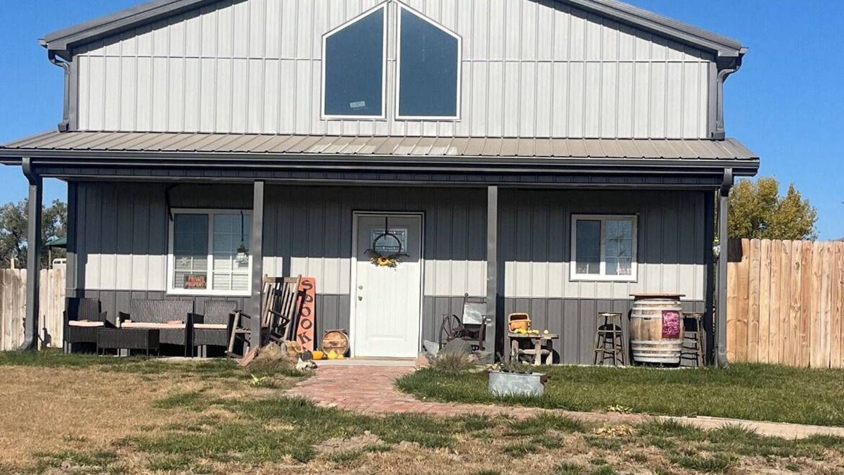 McCook House | Peaceful Country Retreat ideal for hunters and families
