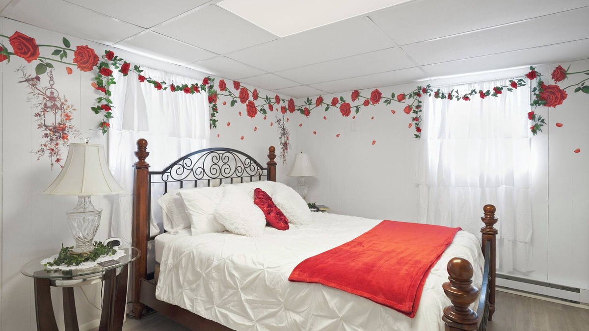 Chambersburg Apartment | Peaceful Country Setting, Without The Long Drive. 5 Min to Hospital