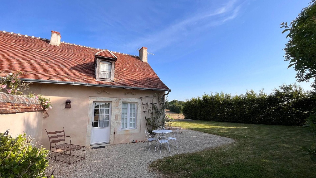 Sainte-Fauste Cottage | Peaceful Countryside Cottage with Garden, Ideal for Families