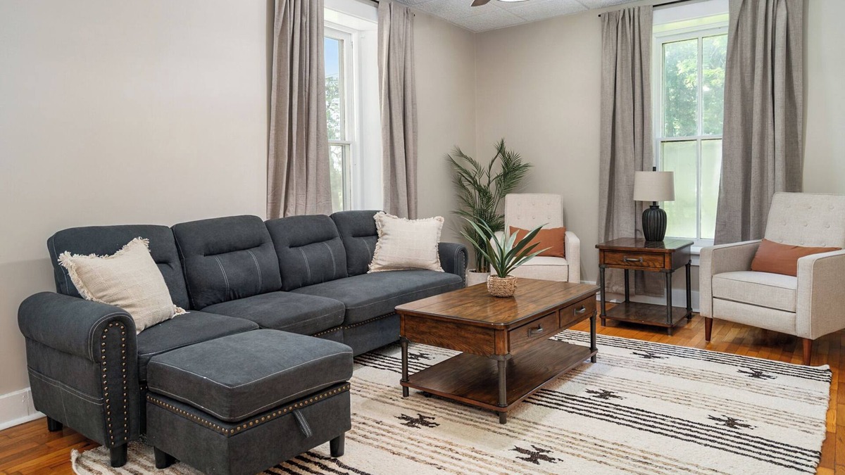 Lawrence House | Peaceful Countryside Retreat on the Edge of Lawrence - Minutes to Mass Street!
