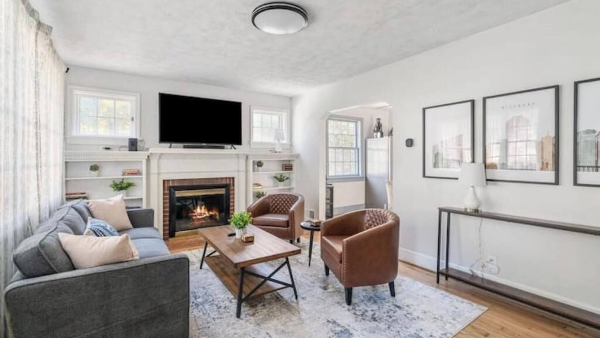 Glen Allen House | Peaceful & Cozy 2 Bedroom Unit with Large Fenced Backyard-Family & Pet Friendly