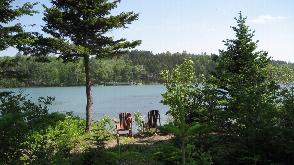 Cushing Cottage | Peaceful, cozy one-bedroom waterfront carriage house steps from our private cove