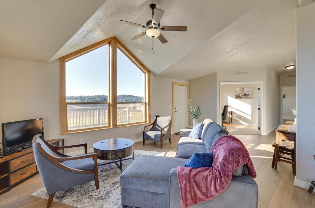 Harvard House | Peaceful Deary Vacation Rental with Deck and Views!