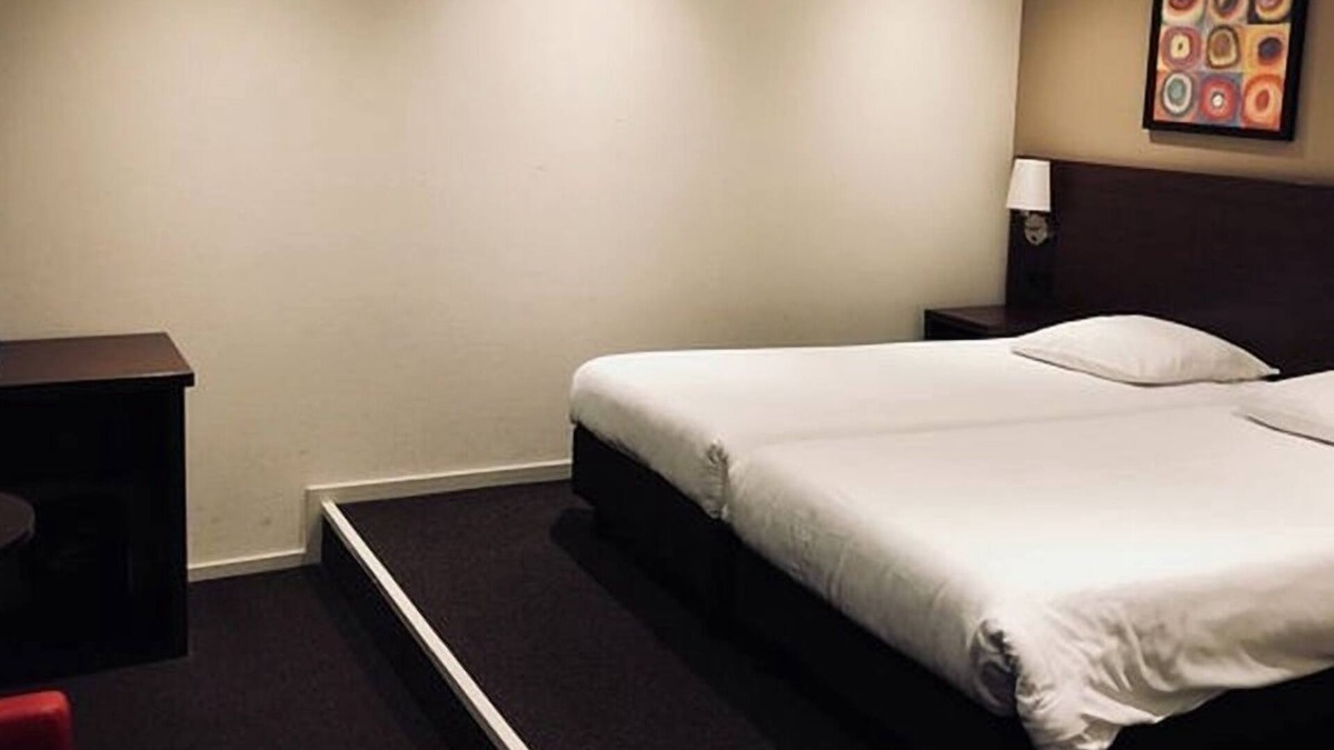 Deventer Hotel | Peaceful Deventer Escape with Breakfast Close to Speelgoedmuseum
