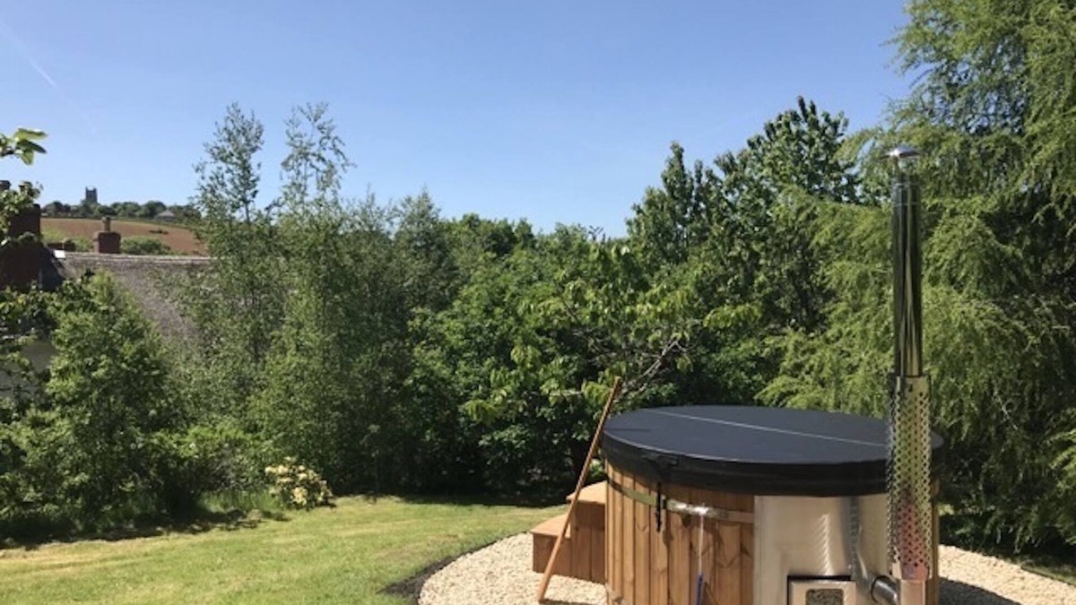 Crediton House | Peaceful Devon hideaway with wood fired hot tub and great pubs.