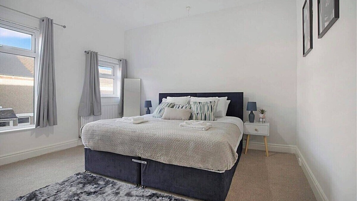 Darlington House | Peaceful Dwelling at Falmer Road, Sleeps 4