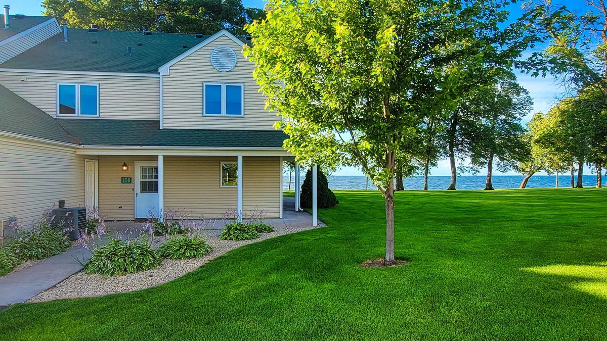 Onamia House | Peaceful End-Unit With Panoramic Lake Views! Perfect For All Seasons!