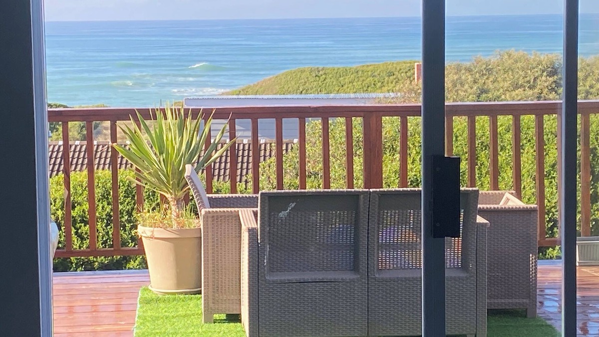 Paradise Beach House | Peaceful escape in the coast of Paradise beach, Jeffreys Bay, South Africa
