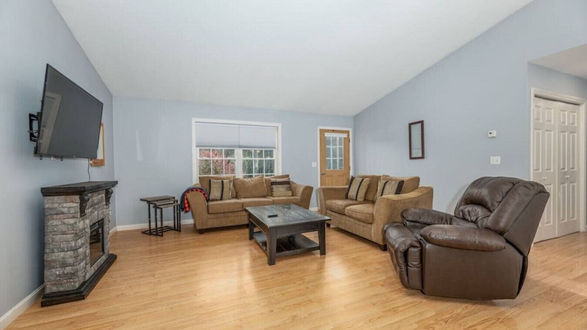 Holden House | Peaceful Escape On Davis Pond | 3 Beds | Sleeps 6
