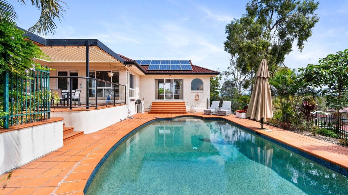 Bridgeman Downs House | Peaceful Family Home: 4-Bed, Pool, Alfresco Dining