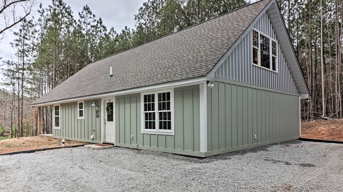 Heflin Cabin | Peaceful Family Cabin on 10 Acres w/Game Room!