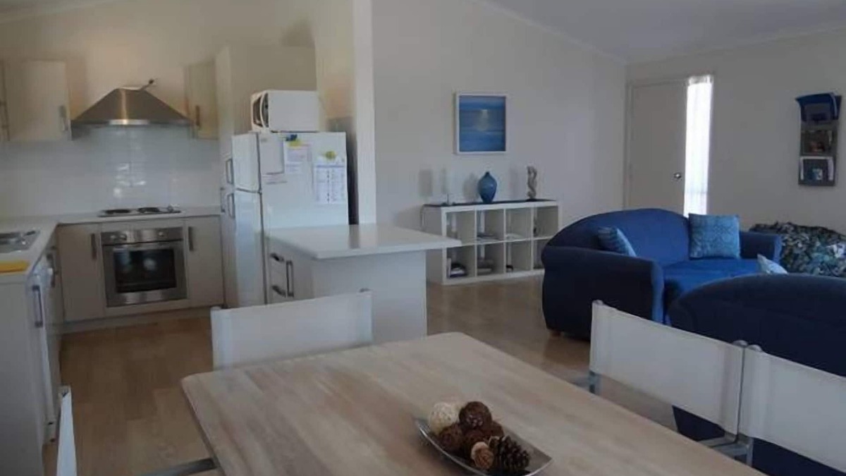 Dalrymple House | Peaceful family friendly accommodation close to the beach and jetty