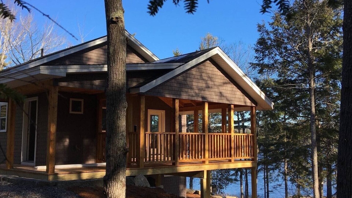 Eddington Cottage | Peaceful, family-friendly Maine getaway at newly built scenic lakefront cottage