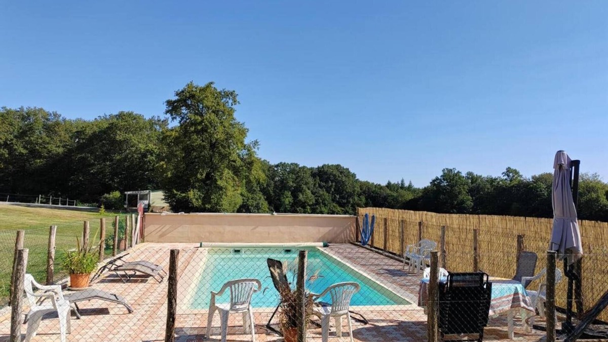 Chalais Cottage | Peaceful Family Getaway in Nature with Shared Pool and Activities