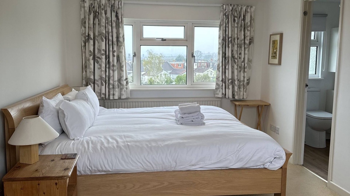 Horfield House | Peaceful Family Retreat Near Gloucester Road