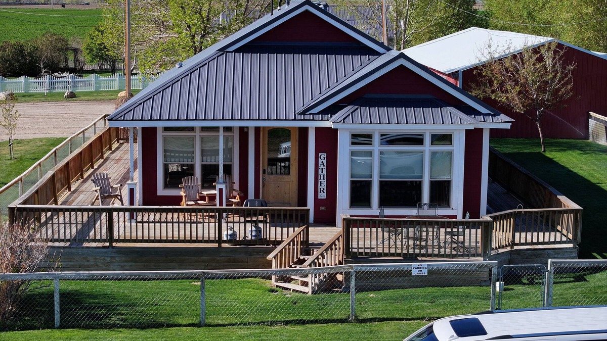 West River House | Peaceful Farm Retreat – Wide Open Spaces & Cozy Comfort