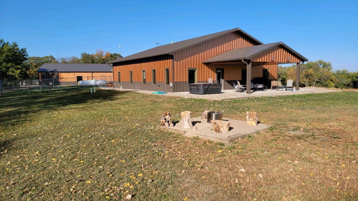 Yankton House | Peaceful Farmhouse with hot tub